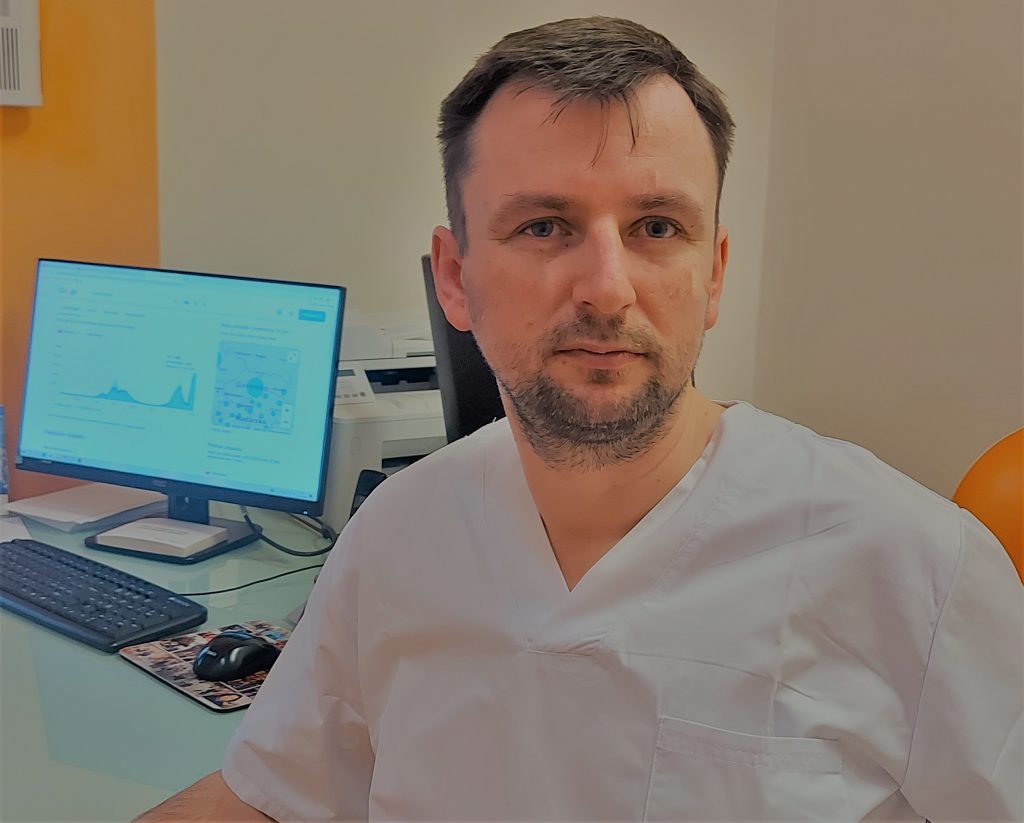 MUDr. Novotný Martin, zástupca prednostu Kliniky infektológie a cestovnej medicíny Univerzitnej nemocnice L. Pasteura Košice.